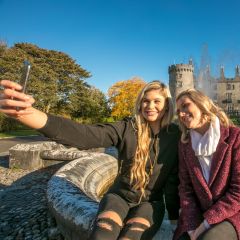 Kilkenny Castle - 2 ladies at fountain
