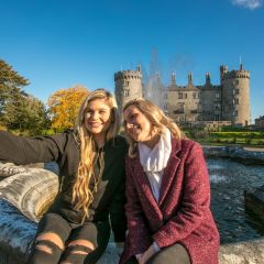 Kilkenny Castle - 2 ladies at fountain