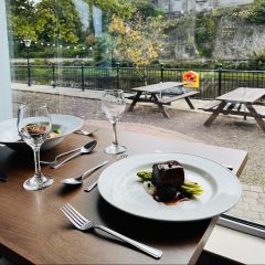 The Riverside Restaurant 